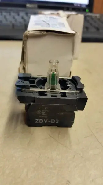 シュナイダーエレクトリック ZB5AW0B31