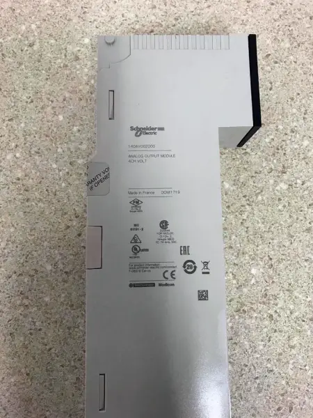 シュナイダーエレクトリック 140AVO02000
