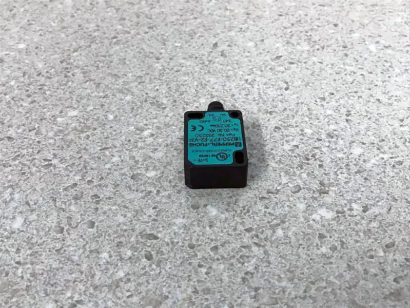 ペッパール＋フックス UB250-F77-E2-V31