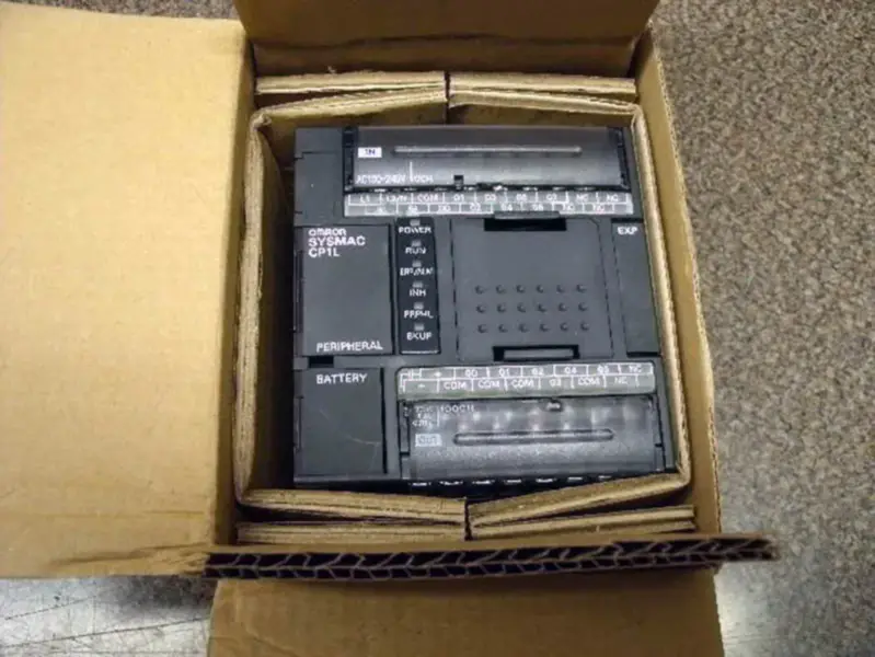 オムロン CP1L-L14DR-A