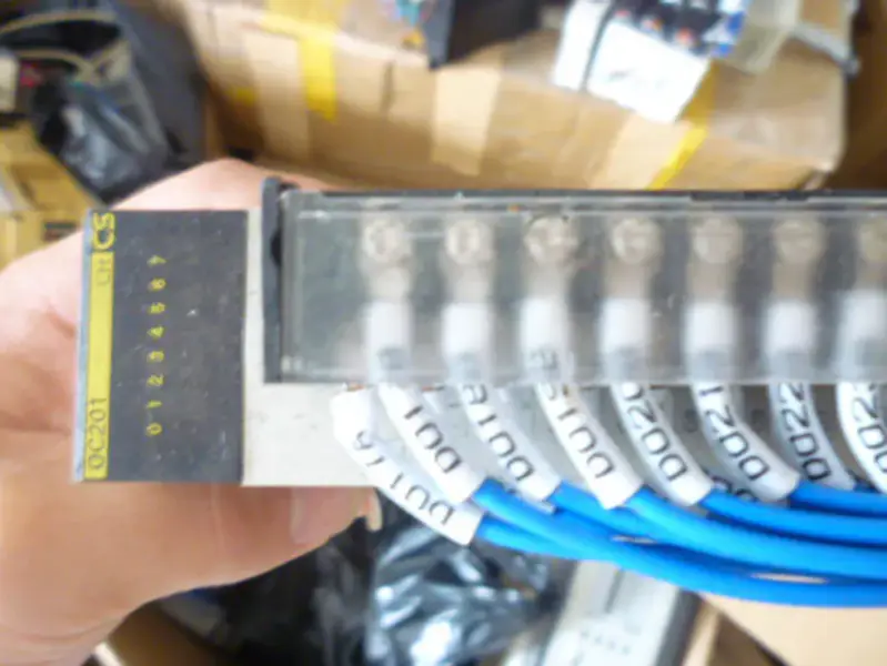 オムロン PLC CS1W-OC201