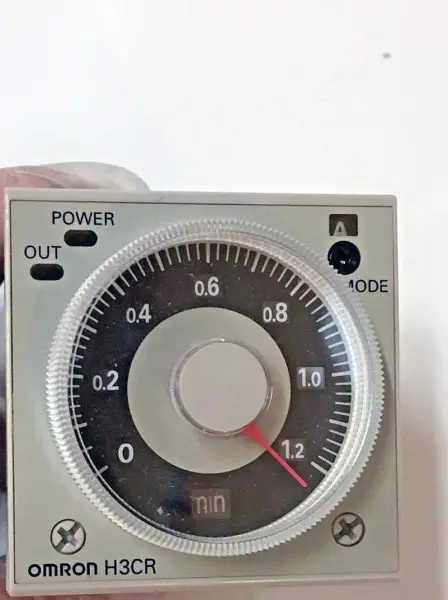 オムロン H3CR-A8
