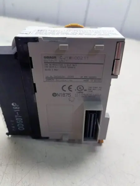 オムロン CJ1W-0D211