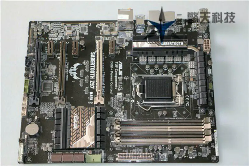Asus SABERTOOTHZ97マザーボード
