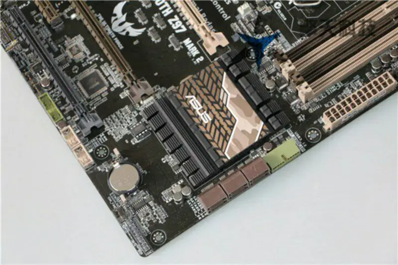 Asus SABERTOOTHZ97マザーボード