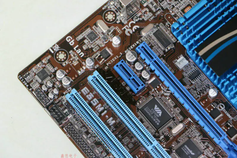 Asus E35M1-M マザーボード