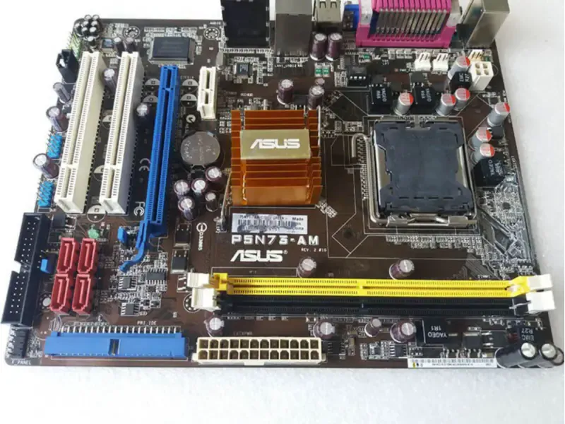 Asus P5N73-AM マザーボード
