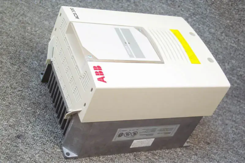 ABB ACS 300、ACS301-2P7-3 インバーター新しいボックス ACS301-2P7-3 のない