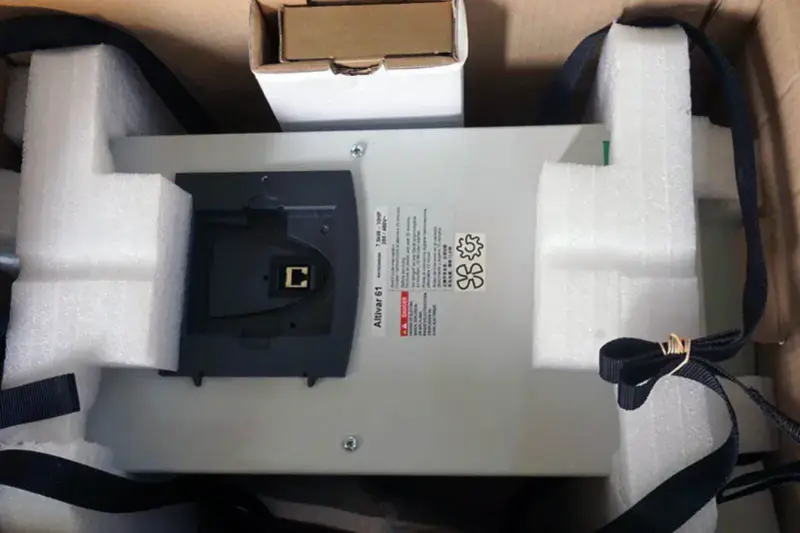 シュナイダーATV61WU75N4
