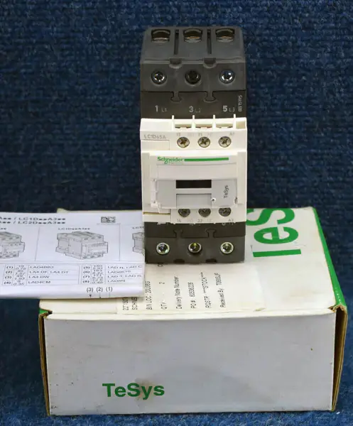 シュナイダーエレクトリック LC1D65AT7