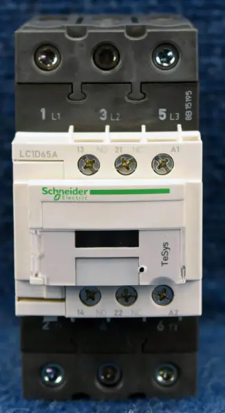 シュナイダーエレクトリック LC1D65AT7