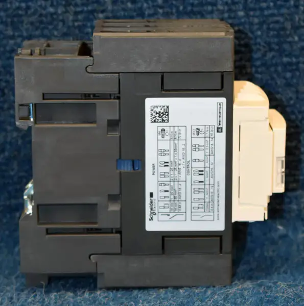 シュナイダーエレクトリック LC1D65AT7