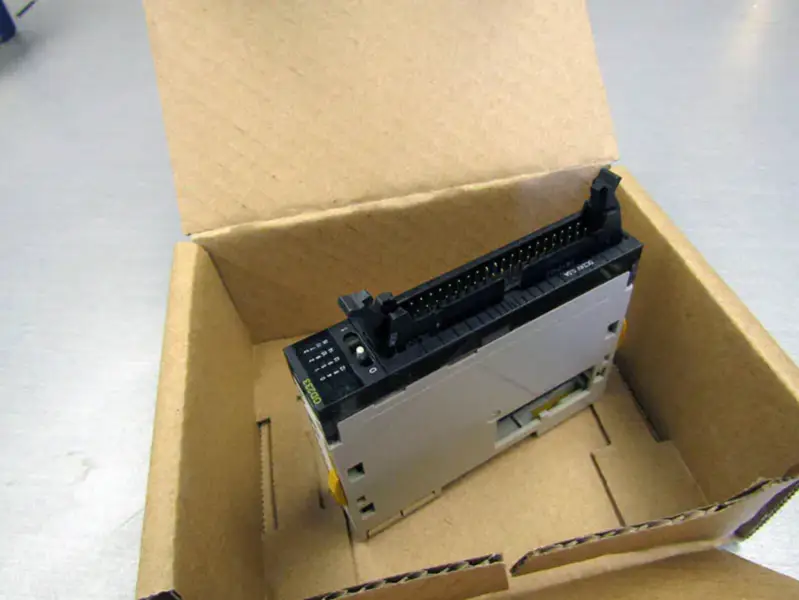 オムロンCJ1W-OD233