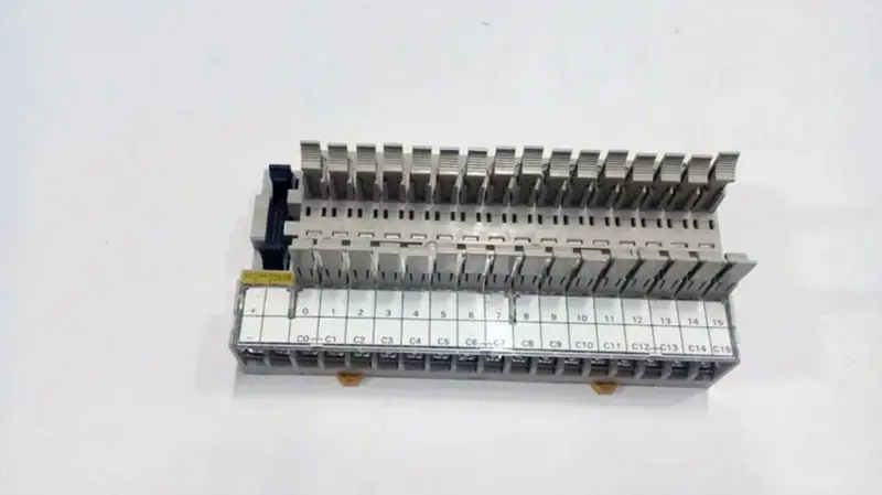 オムロン株式会社 P7TF-OS16