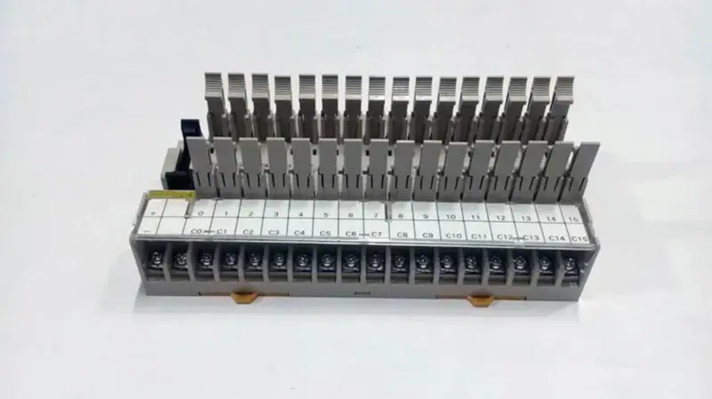 オムロン株式会社 P7TF-OS16