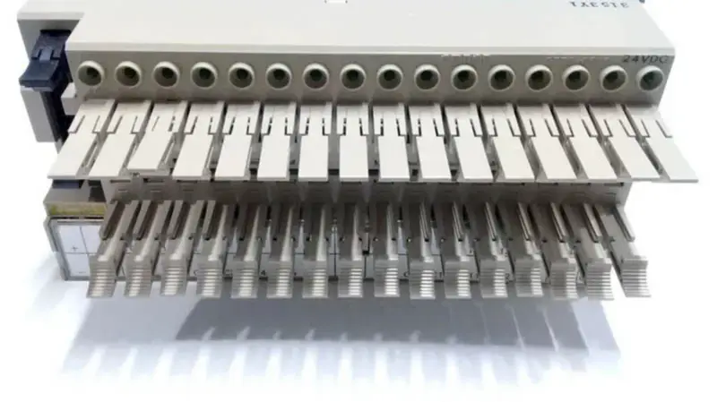 オムロン株式会社 P7TF-OS16