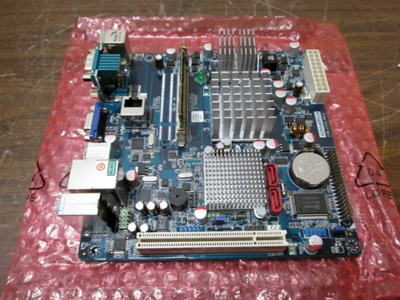 アドバンテック AIMB-210G2 AIMB-210G2-PBA2E