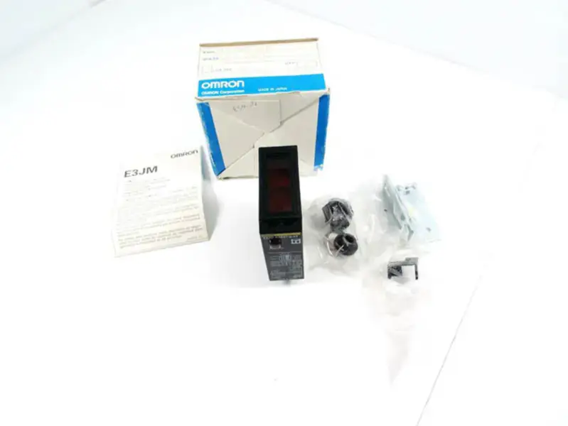 オムロン E3JM-R4R4T-G-33 光電センサ