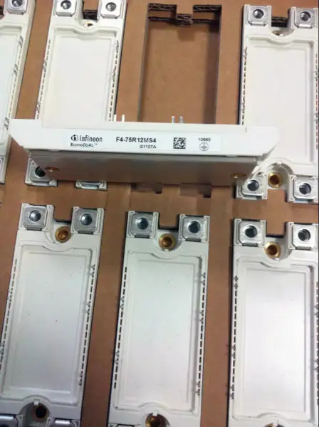 インフィニオンF4-75R12MS4