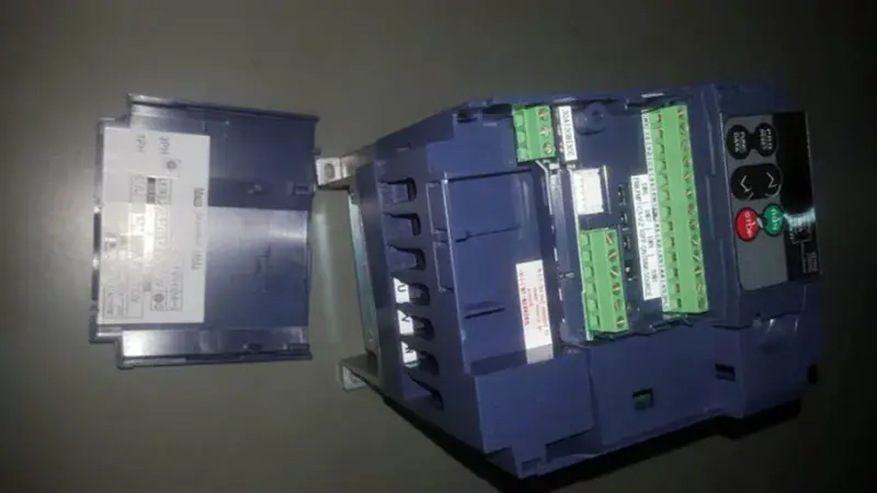 富士電機 FRN1.5E1S-7C
