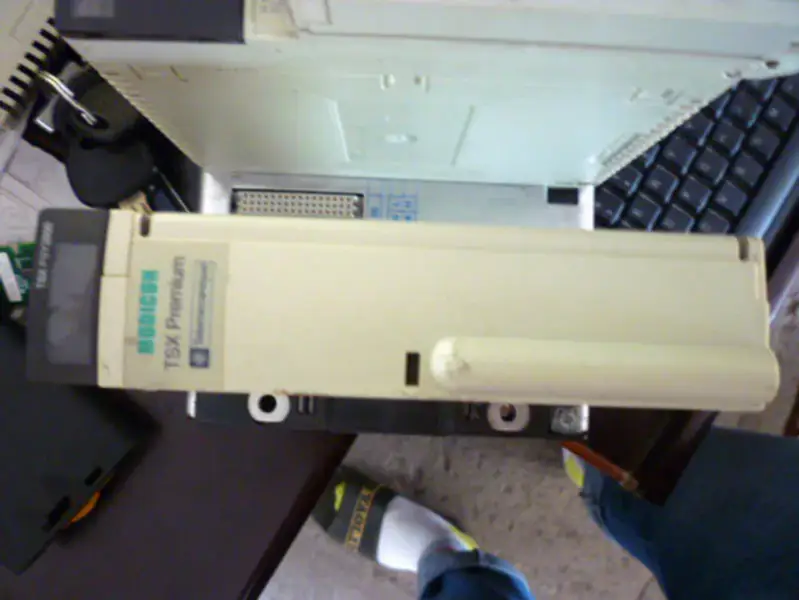 シュナイダーPLC TSXPSY2600