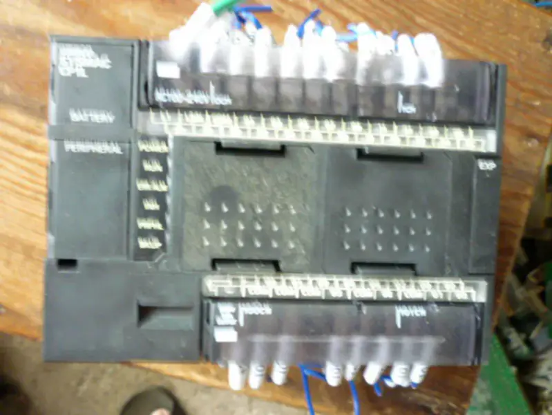 オムロン CP1L-M30DT-A