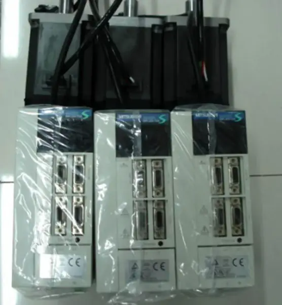 三菱 MR-J2S-70A HC-KFS73 20プラグ