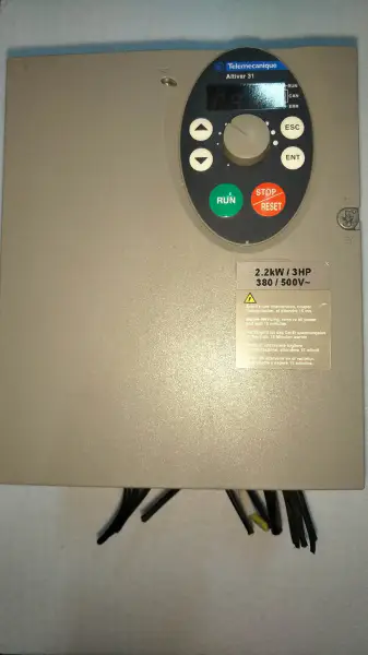 シュナイダーATV31HU22N4A 2.2KW/3HP 380/500V