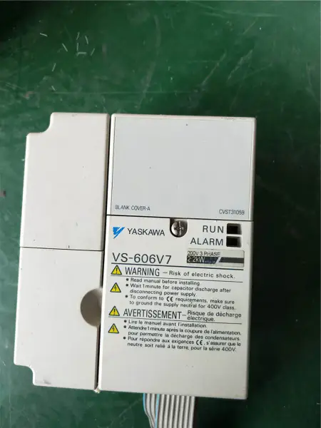 安川電機 606V7 CIMR-V7SC22P2