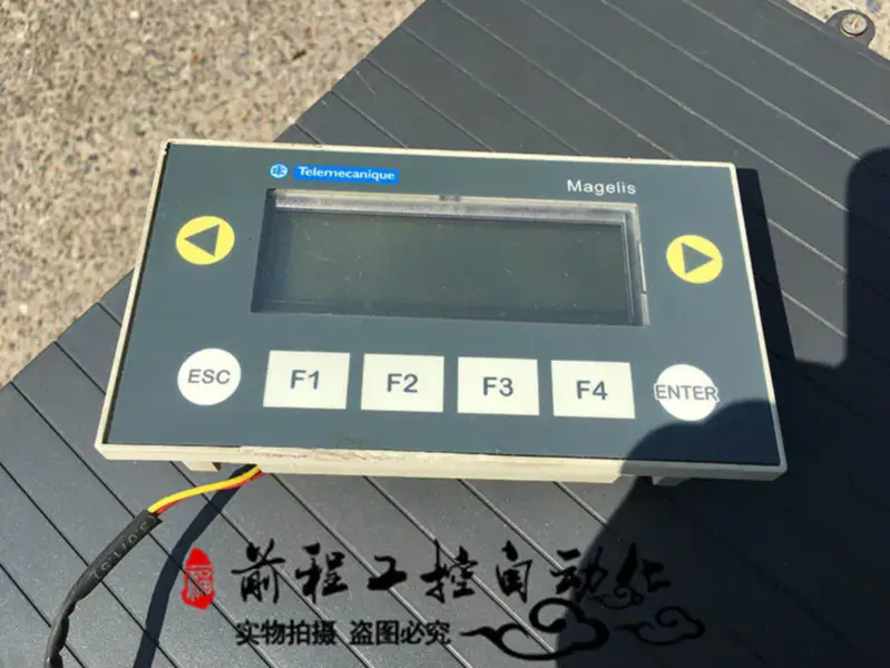 XBT NU400 シュナイダー