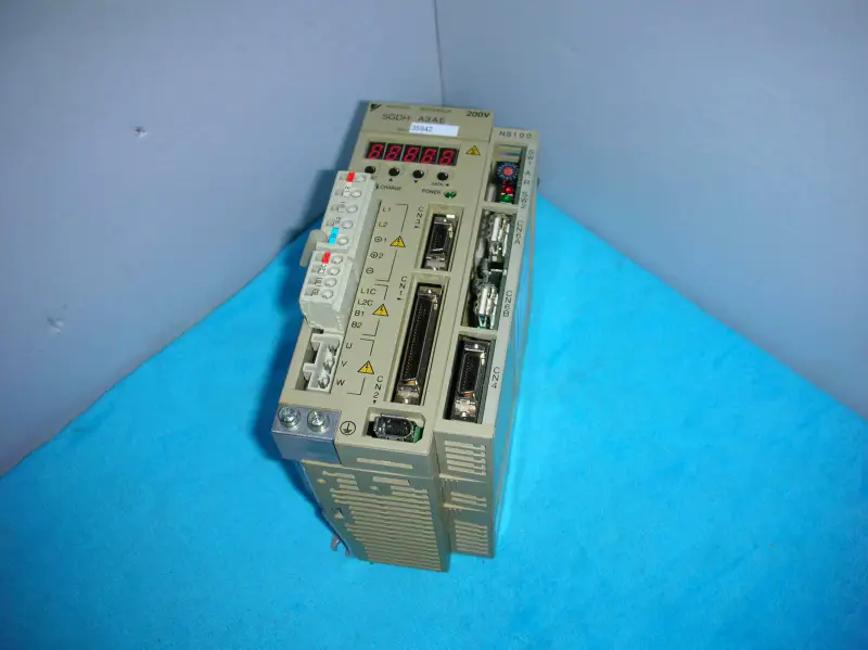 安川電機 SGDH-A3AE+JUSP NS100