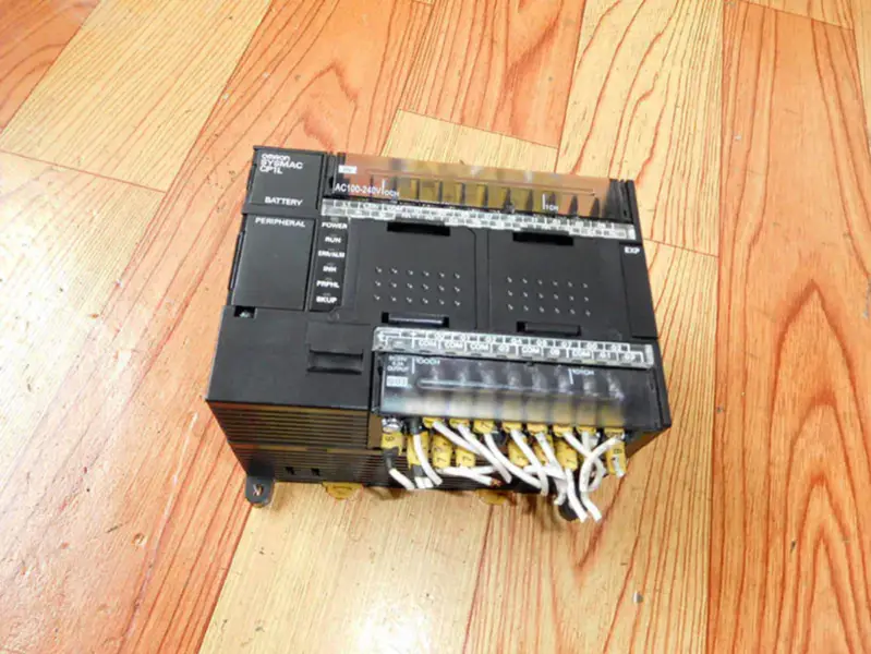 オムロン CP1L-M30DR-A
