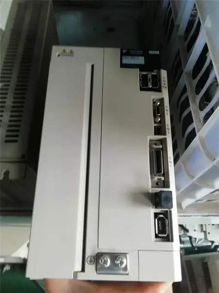 安川電機 SGDV-180A11A