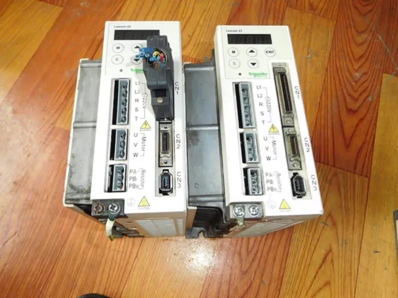 シュナイダーLXM23CU15M3X 1.5kw
