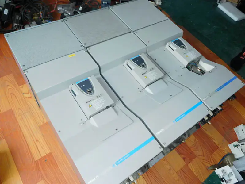 シュナイダーATV71HD90N4 90KW 380V