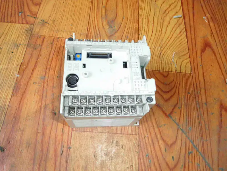 三菱 PLC FX3GA-24MT-CM