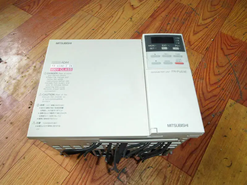 三菱FR-A044-2.2K 380V/2.2KW