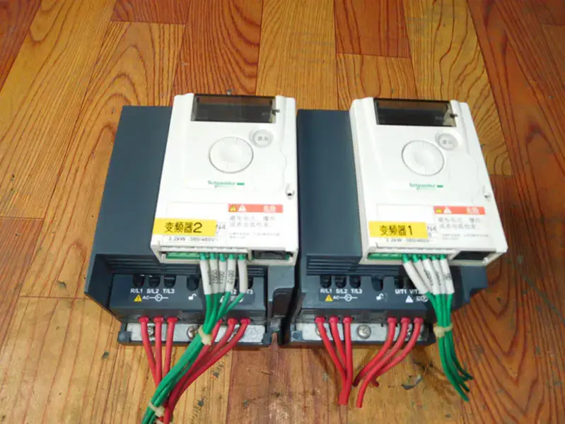 シュナイダー ATV303 シリーズ ATV303HU22N4 2.2kw 380V