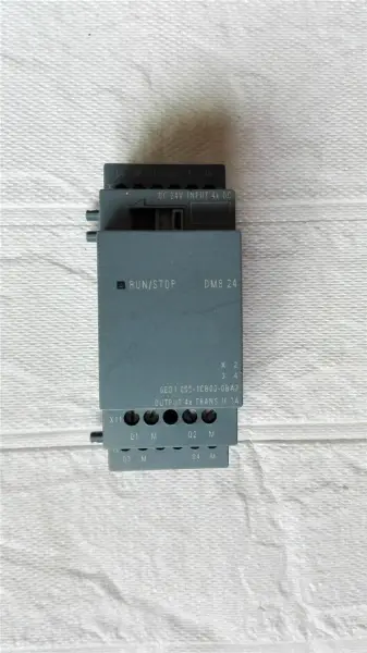 ロゴ DM8 24 6ED1055 055-1CB00-0BA2