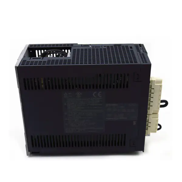 三菱 Melservo 2KW AC CNC サーボ モーターおよびドライブ MR J3 シリーズ MR-J3-200B
