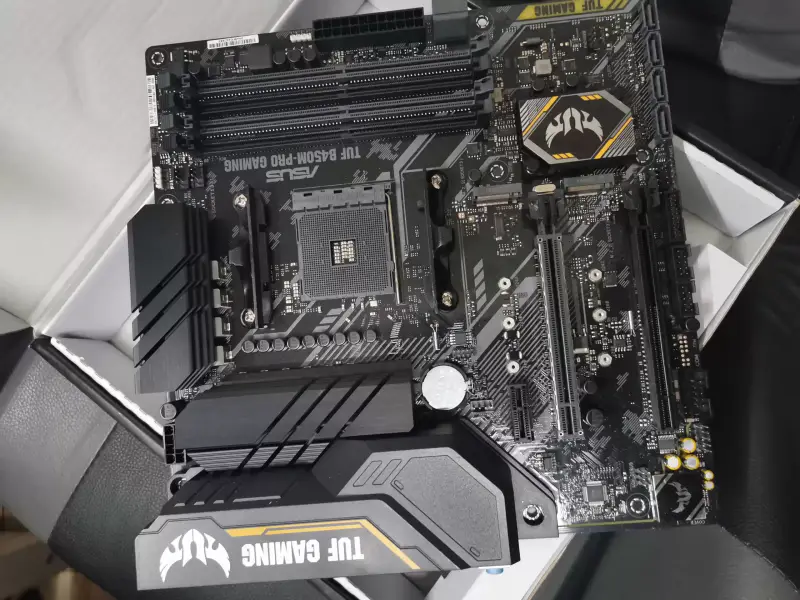 ASUS TUF B450M-PRO GAMINGマザーボード
