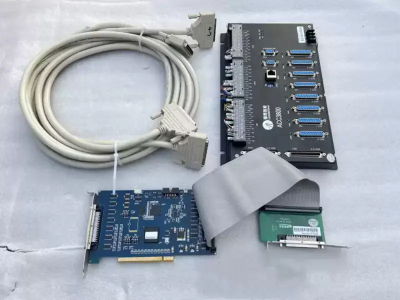 リードシャインDMC3800モーション・コントロール・カード、ACC3800配線端子板付き