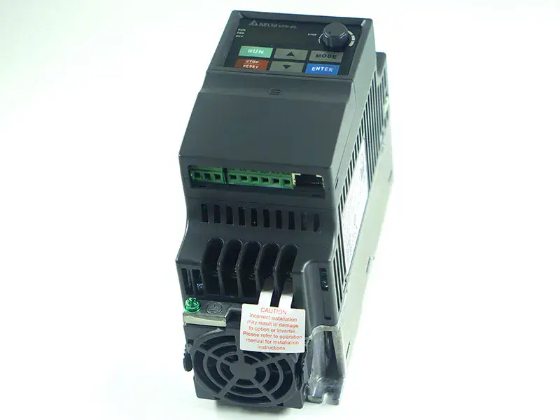 Delta VFD007EL21A ACドライブ