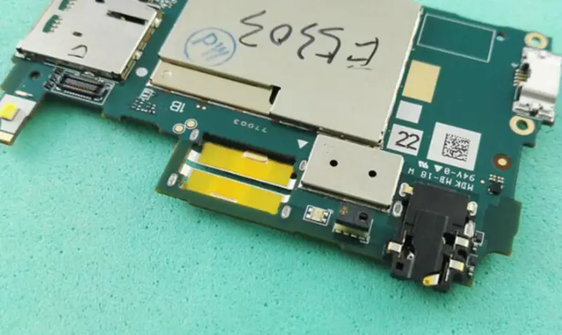 ソニーXperia C4 S55T E5303 E5306 E5353シングルSIMはマザーボードの鍵を開けた