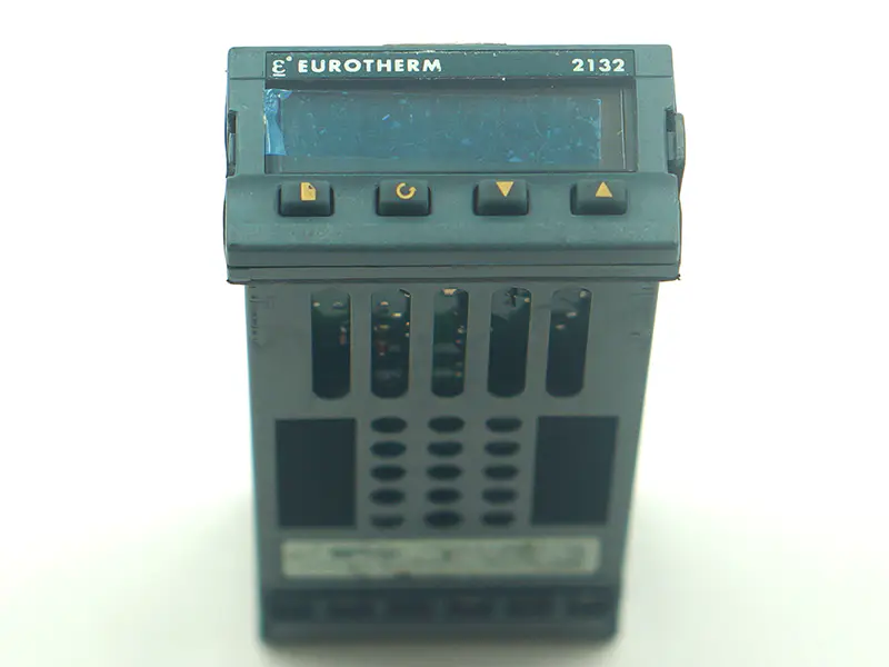 EUROTHERM 2132/CC/VH/ENG 温度コントローラー