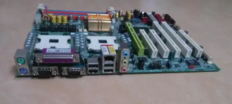 ギガバイト 8IKHDW マザーボード