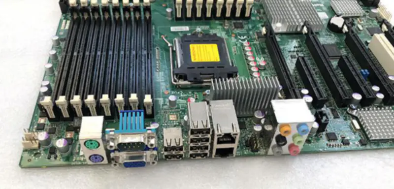 SuperMicro H8DAi+ワークステーション・マザーボードはOpteron 2000 CPUをサポートします。