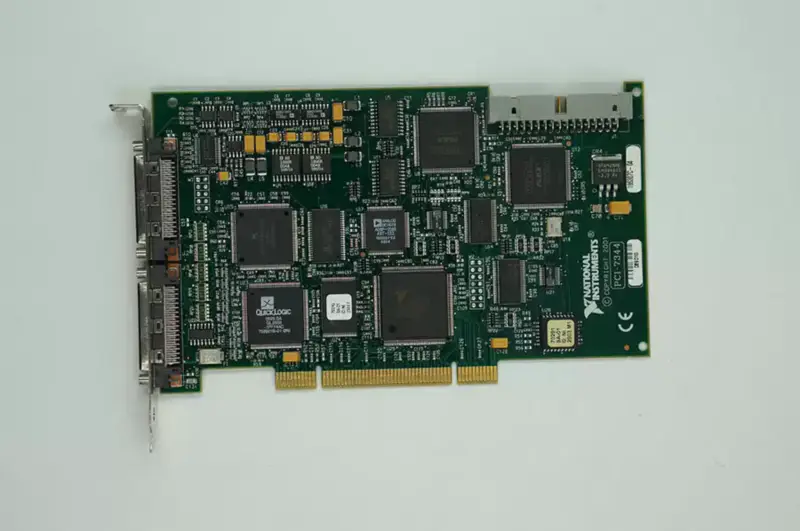 NI PCI-7344 4軸PCIステッピング/サーボコントローラ