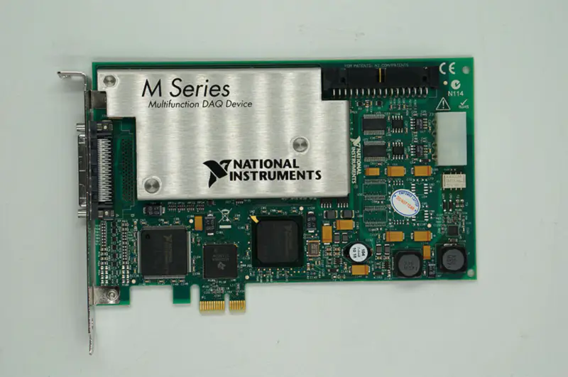 NI PCIE-6251 DAQカード