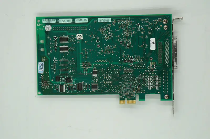 NI PCIE-6251 DAQカード